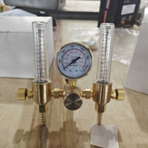Double cylinder argon regulator