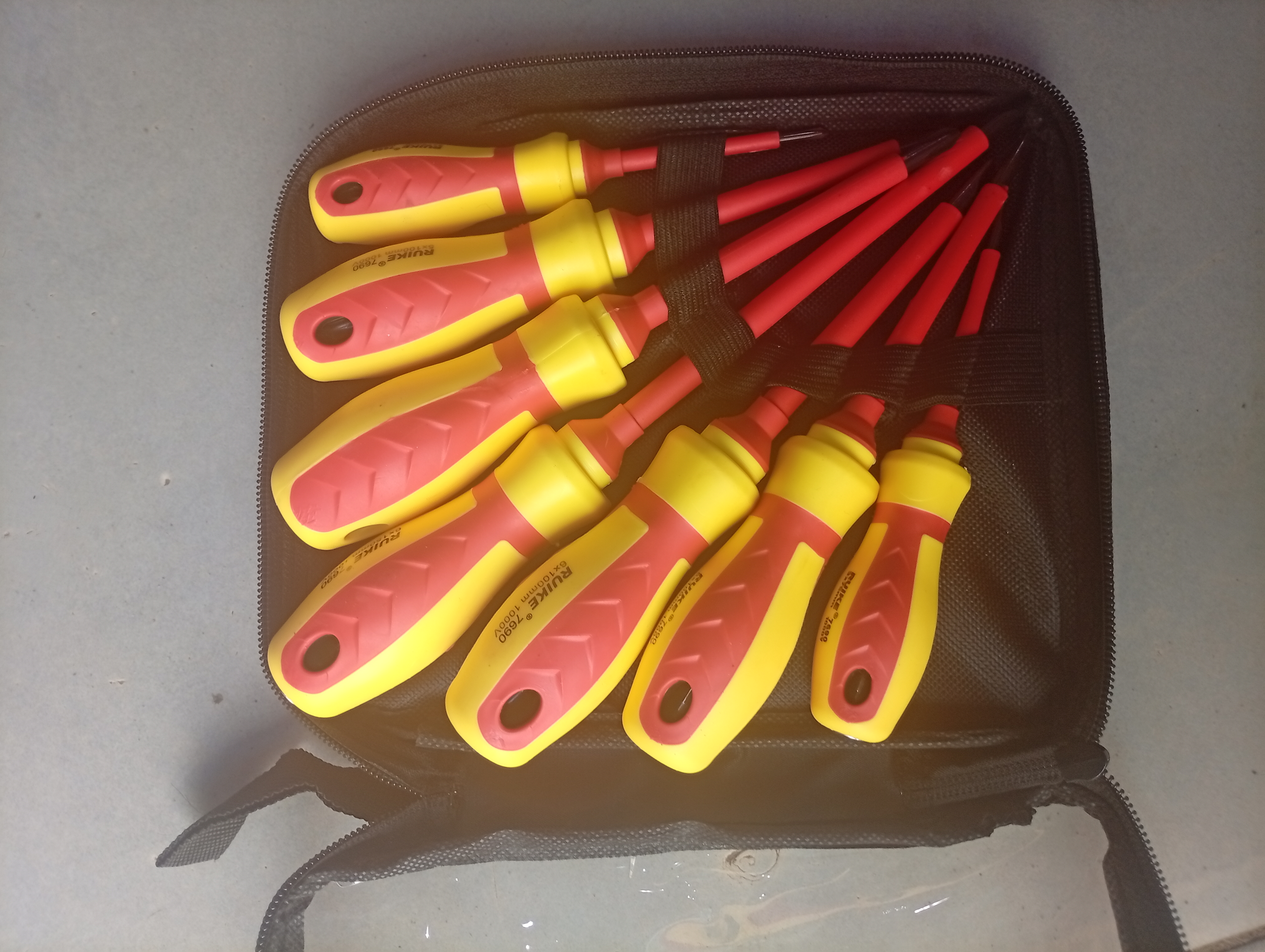 Set of insulated screwdriver
