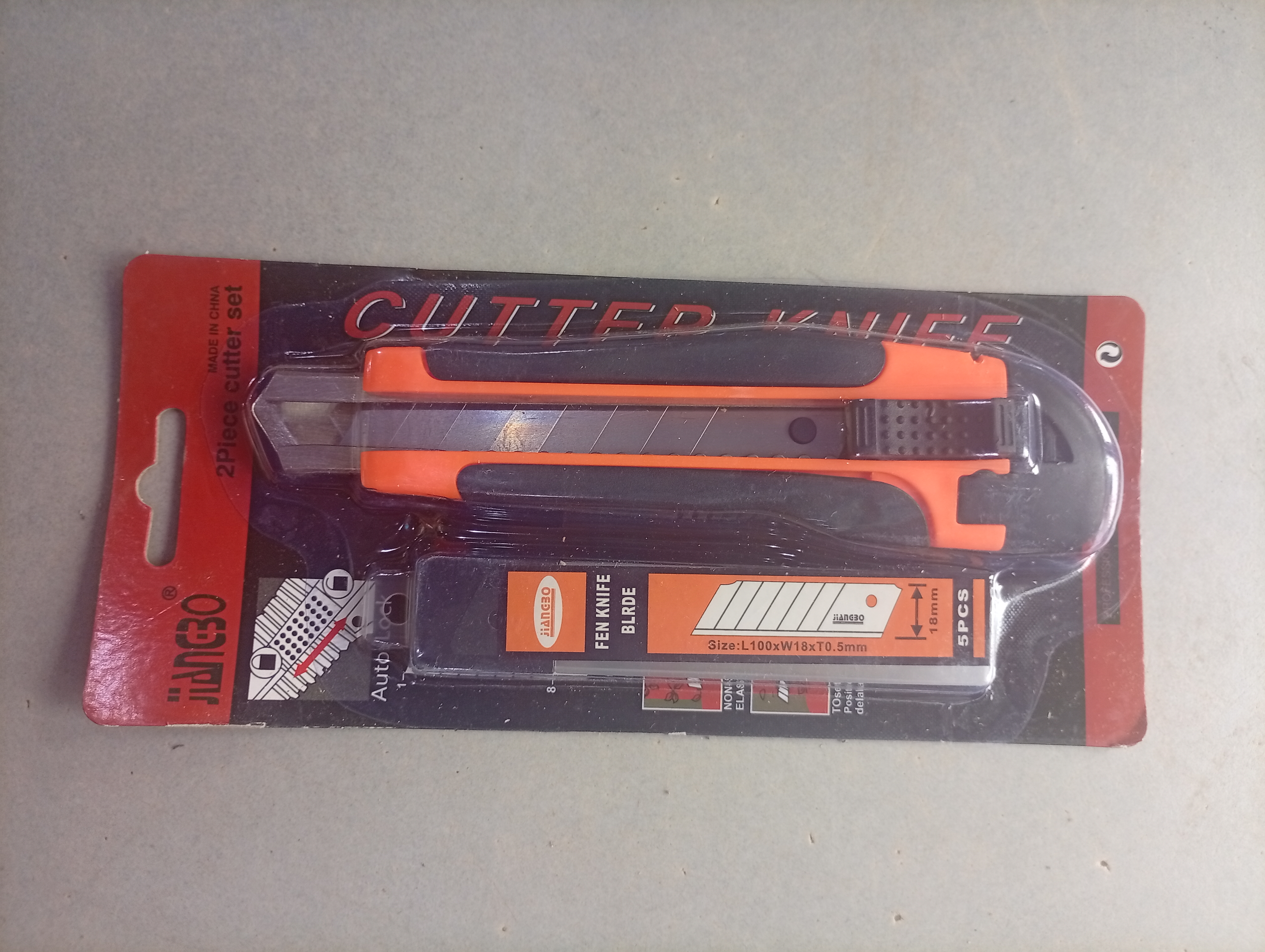 Trimming knife with spare blades