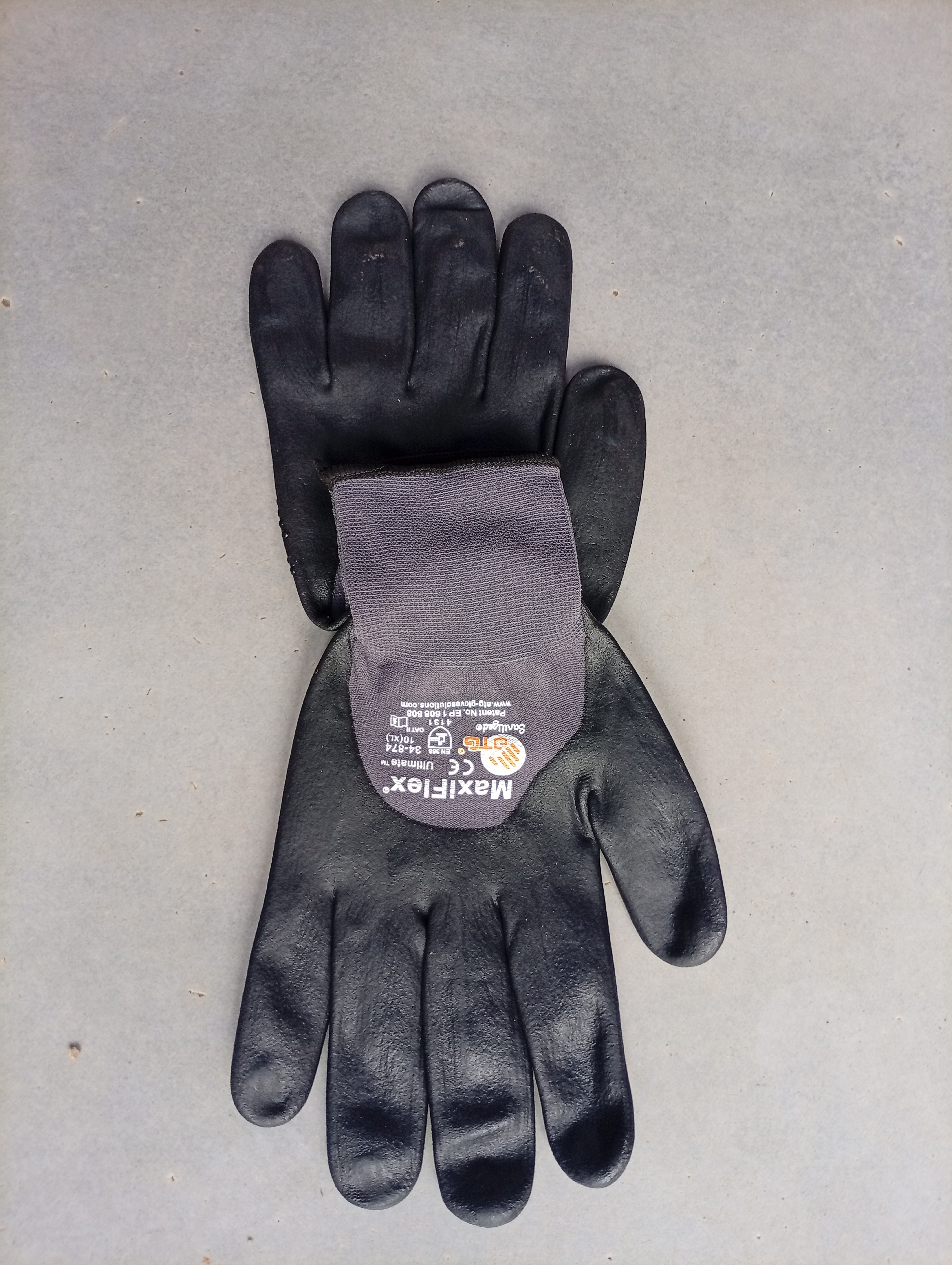 Safety hand gloves