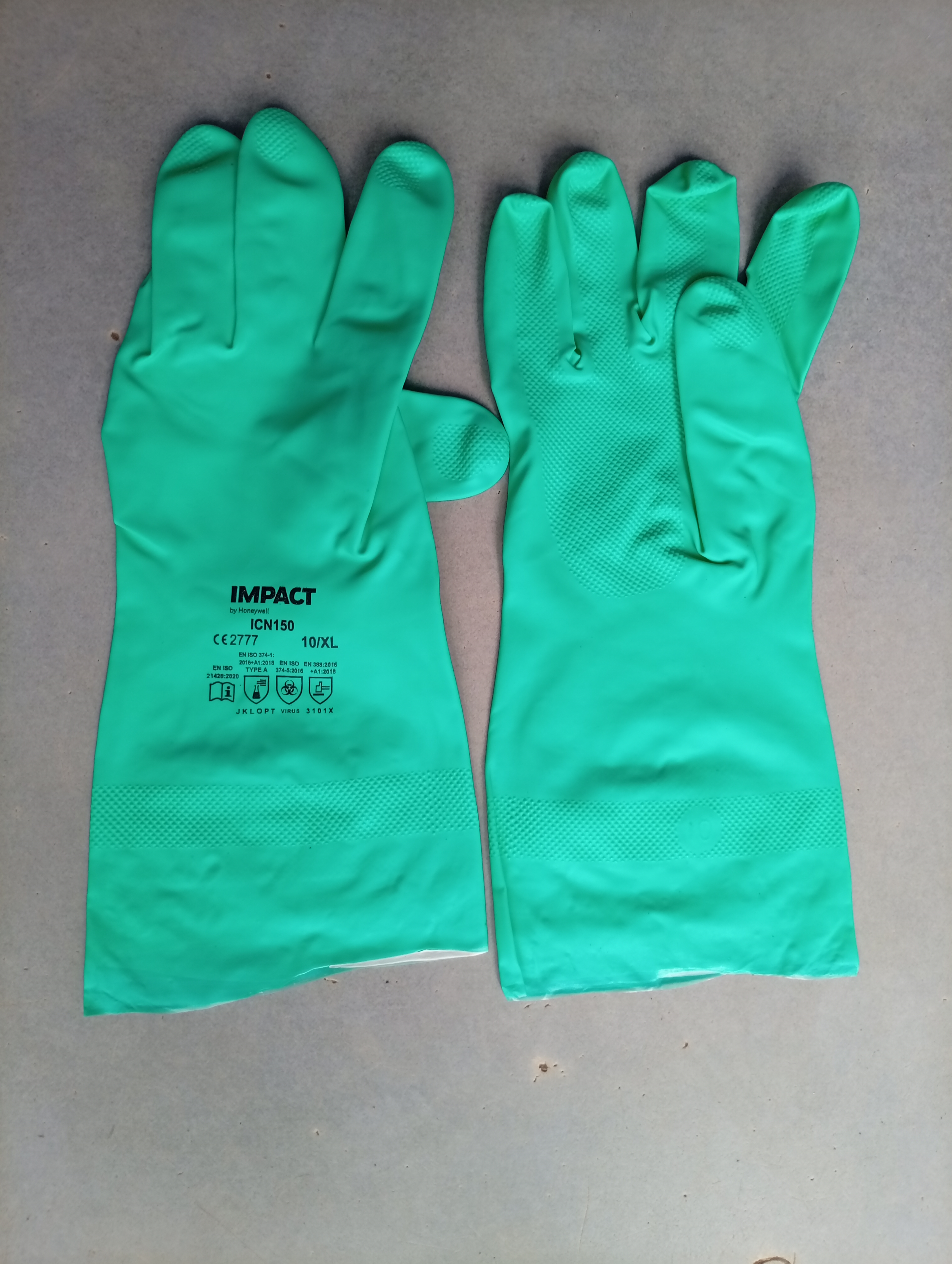 Chemical resistance gloves