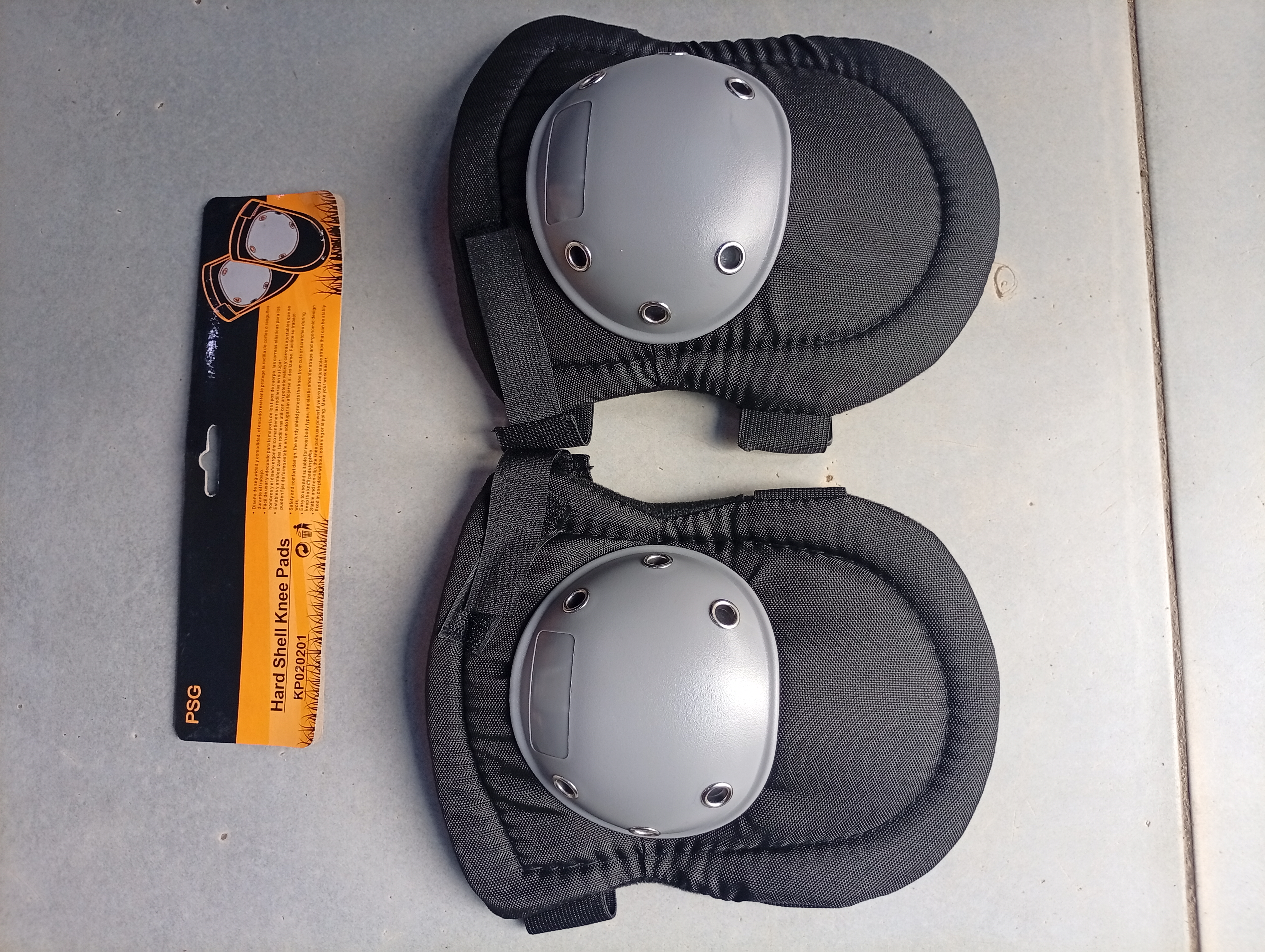 Hard shell knee pads