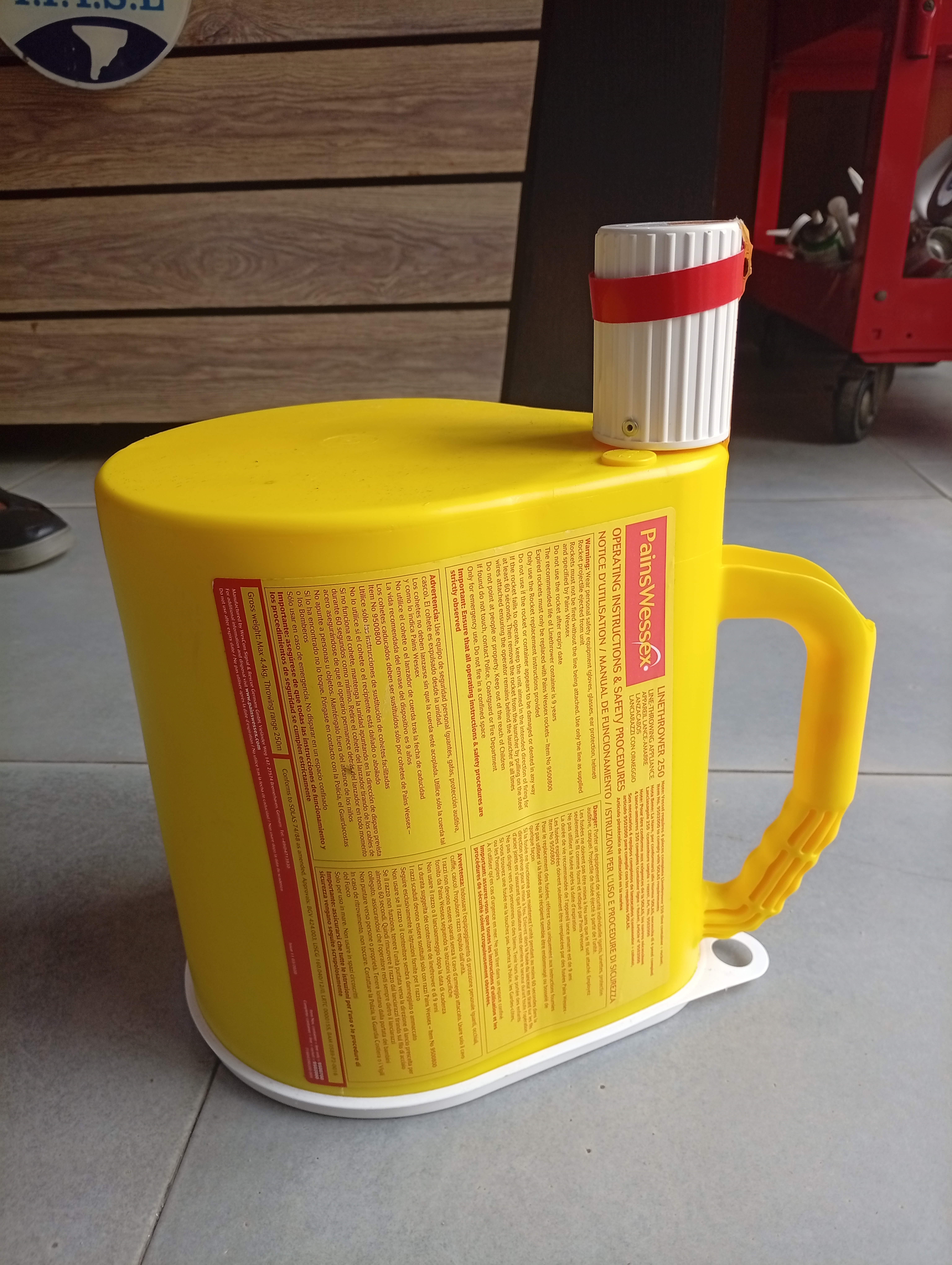 Line thrower apparatus